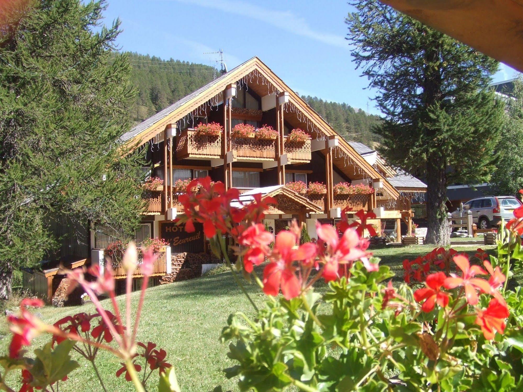 Hotel Ecureuil Vars  Buitenkant foto