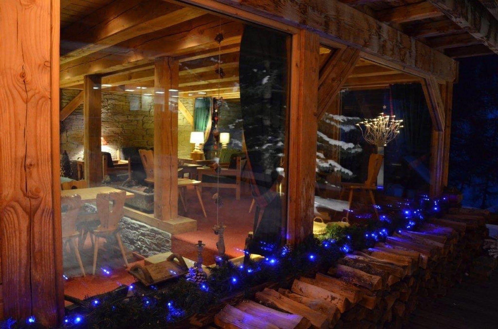 Hotel Ecureuil Vars  Buitenkant foto