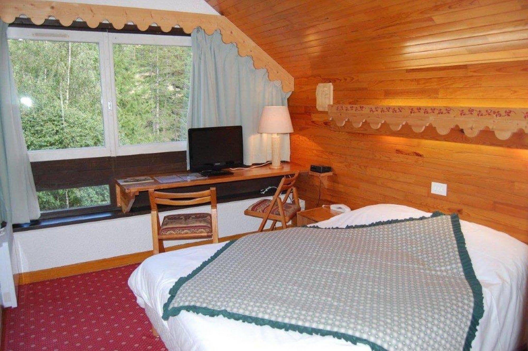Hotel Ecureuil Vars  Buitenkant foto