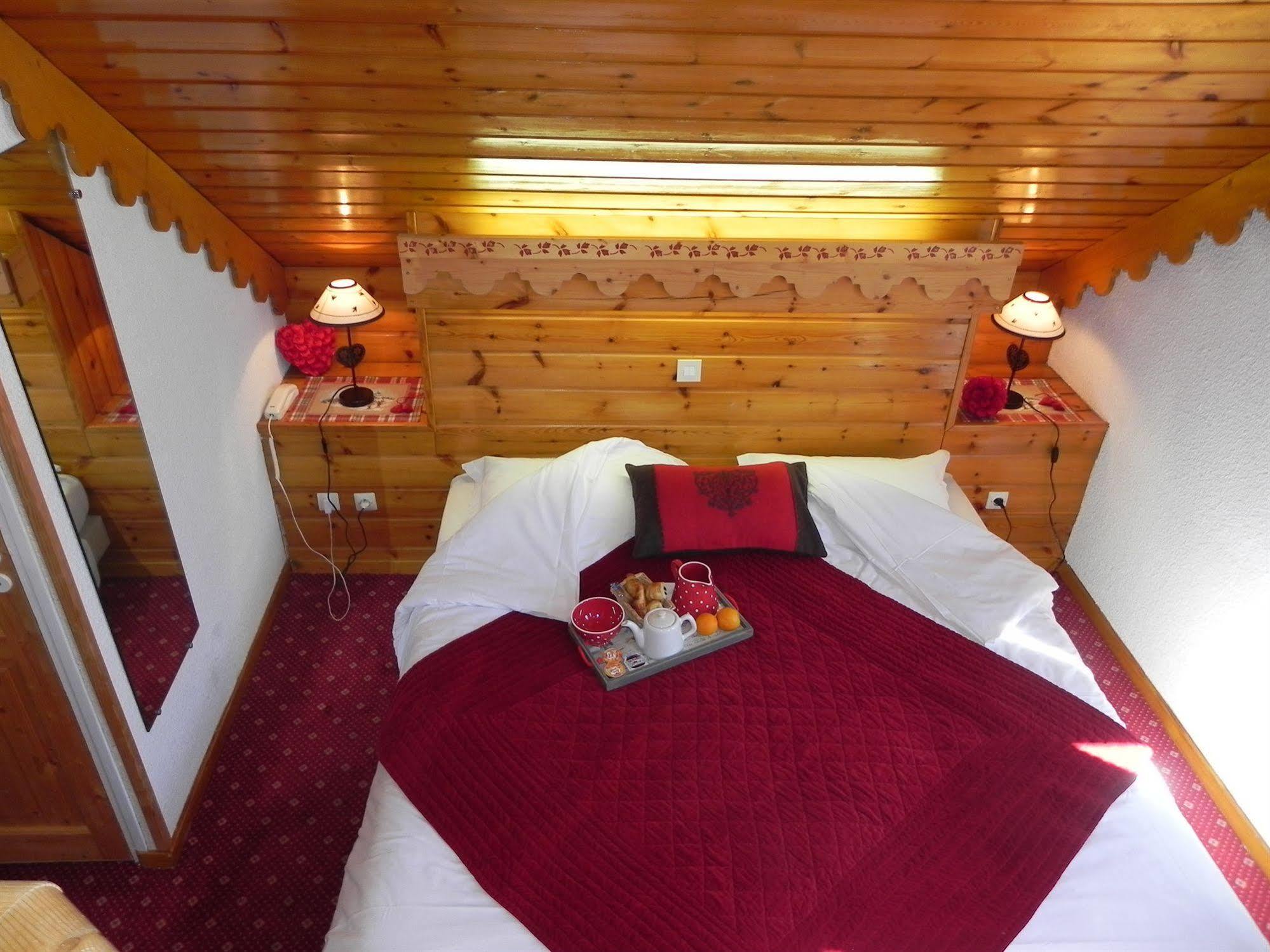 Hotel Ecureuil Vars  Buitenkant foto