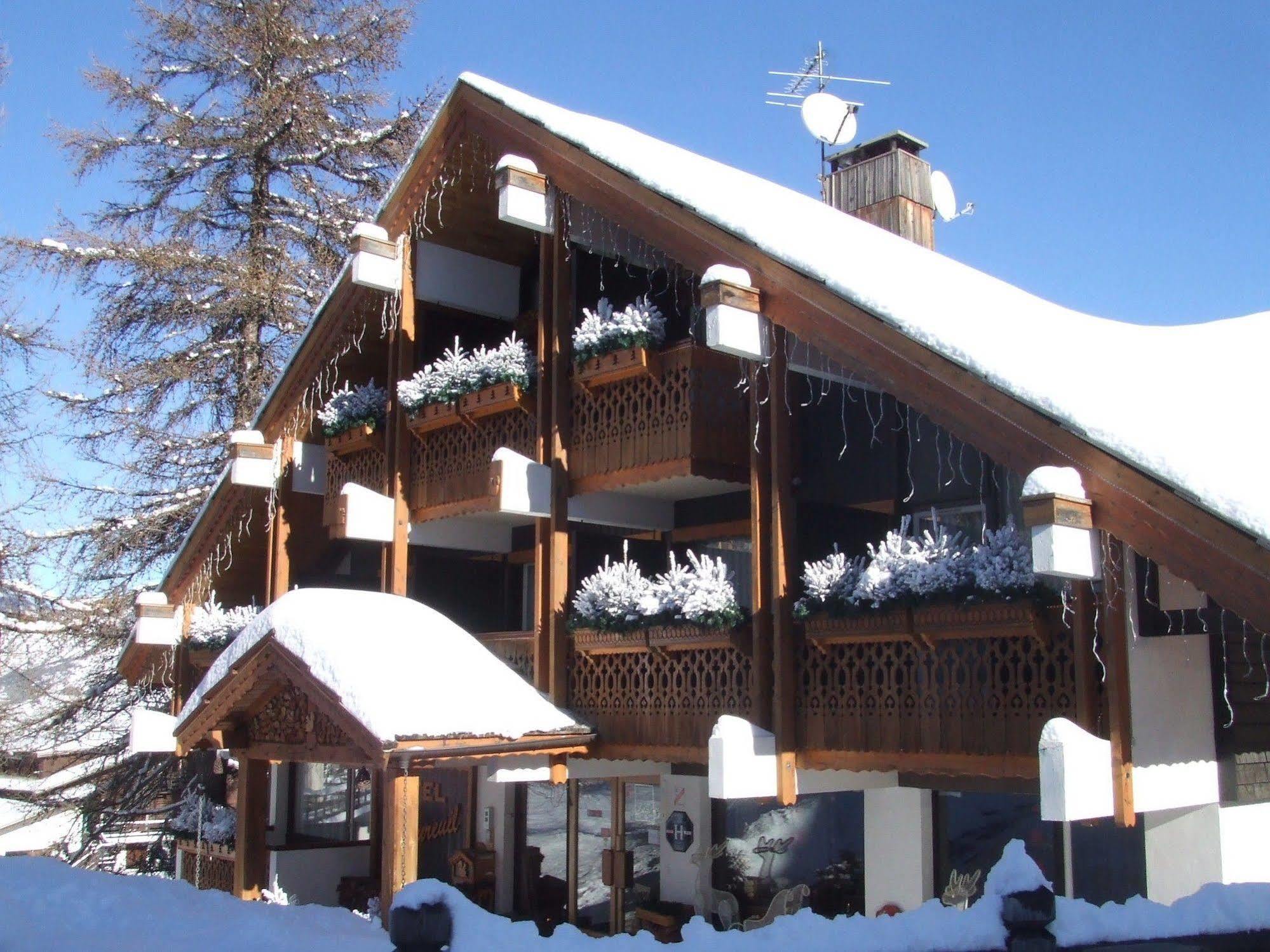 Hotel Ecureuil Vars  Buitenkant foto